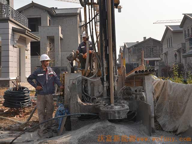 青岛长水山庄别墅小区地源热泵项目施工钻井现场图片展示———钻机